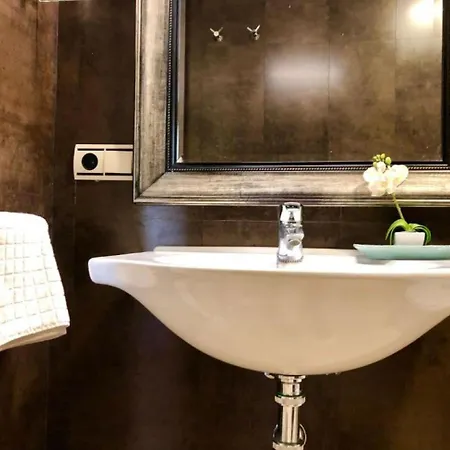 El Estudio Del Marques Little Daire *